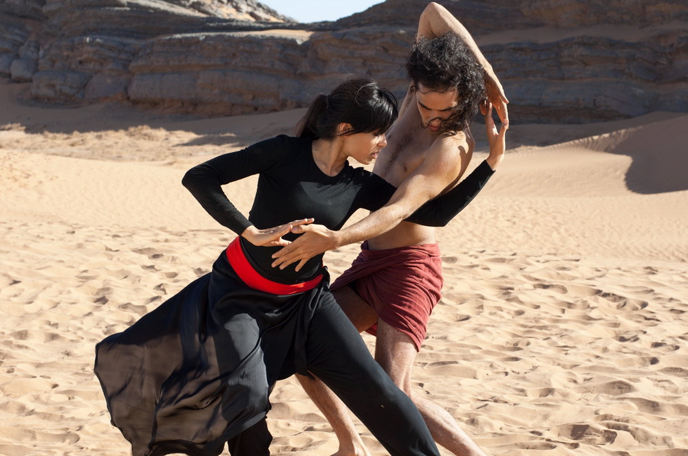 Танцующий в пустыне: кадр N101337