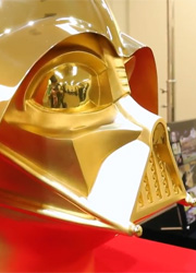 Японцы отметили юбилей Звездных войн золотым шлемом Дарта Вейдера