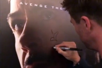 Крис Хемсворт испортил постеры коллег по фильму "Мстители 4: Финал"