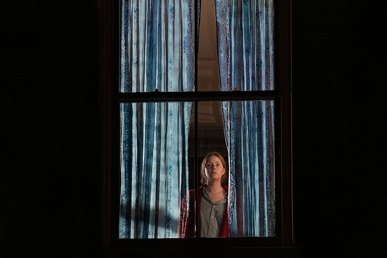 Женщина в окне: кадр N183804