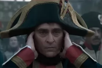В трейлере фильма "Наполеон" Хоакин Феникс вновь становится императором