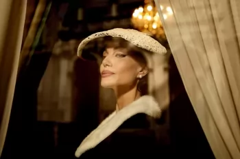 Анджелина Джоли предстала в образе певицы Марии Каллас