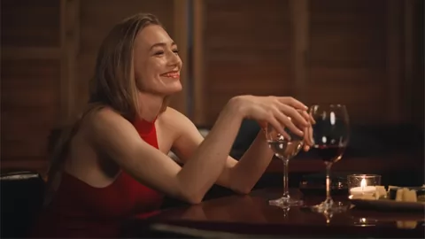 Оксана Акиньшина сыграла алкоголичку в трейлере сериала Неверные
