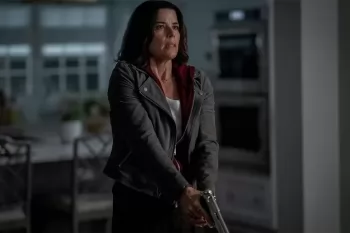 Сидни Прескотт с дочерью сражается с Призраком в трейлере "Крик 7"