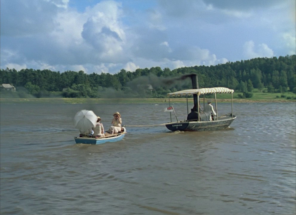Трое в лодке, не считая собаки: кадр N89479