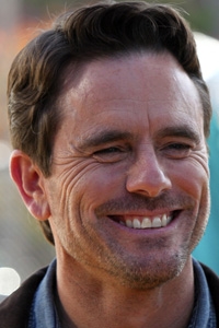 Чарльз Истен (Charles Esten)
