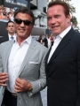 Сильвестр Сталлоне и Арнольд Шварценеггер на премьере фильма "Терминатор 5: Генезис" в Лос-Анджелесе