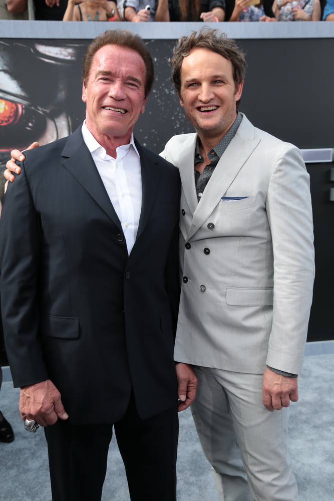 Арнольд Шварценеггер и Джейсон Кларк на премьере фильма "Терминатор 5: Генезис" в Лос-Анджелесе