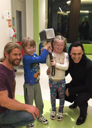 Тор и Локи устроили сюрприз больным детям