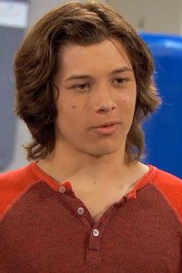 Лео Ховард (Leo Howard)