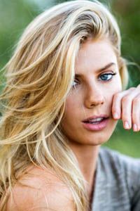 Шарлотта МакКинни (Charlotte McKinney)