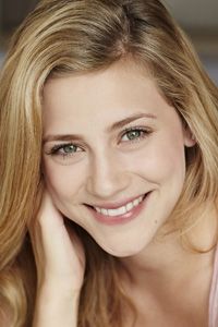 Лили Рейнхарт (Lili Reinhart)