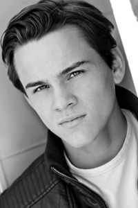 Алекс Нюстадтер (Alex Neustaedter)