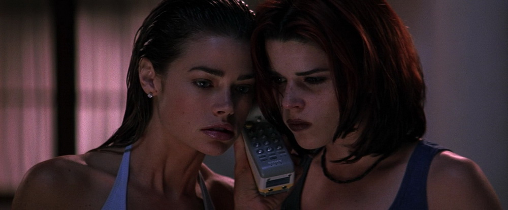 Кадр N115562 из фильма Дикость / Wild Things (1998) .
