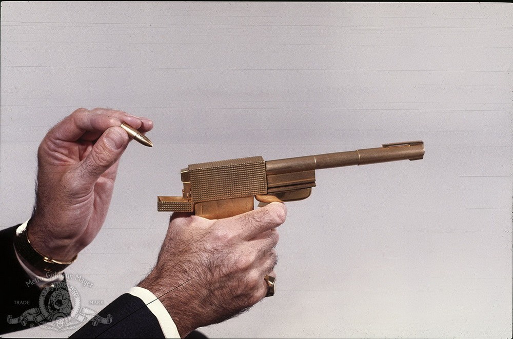 Человек с золотым пистолетом: кадр N124517
