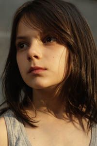 Дафни Кин (Dafne Keen)