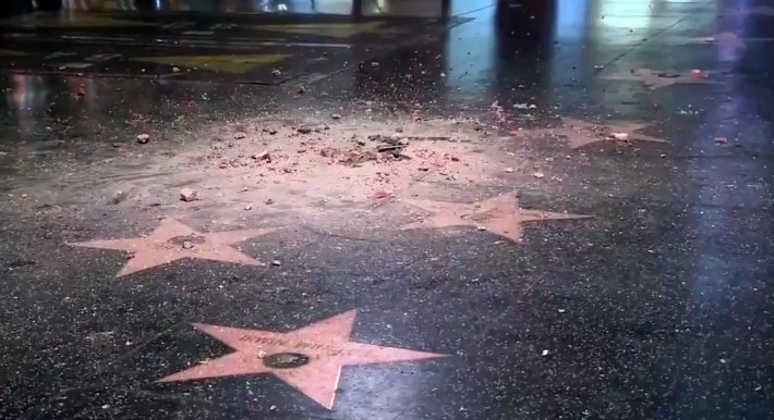 Дональд Трамп лишился звезды на Голливудской Аллее Славы