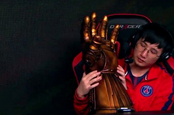 Лучший игрок турнира EPICENTER XL получил перчатку Таноса
