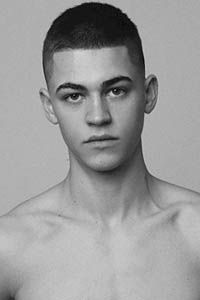 Хиро Файнс-Тиффин / Hero Fiennes Tiffin