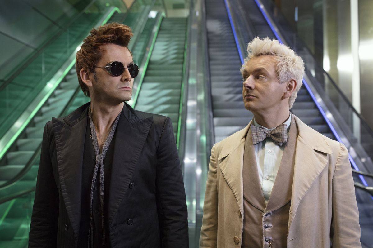 Сериал Благие знамения (2019-2024). Кадр N152596