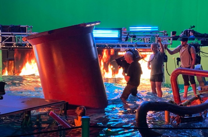 Джеймс Кэмерон погрузился в воду на съемках Аватара 2
