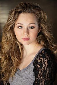 Брэк Бэссинджер (Brec Bassinger)