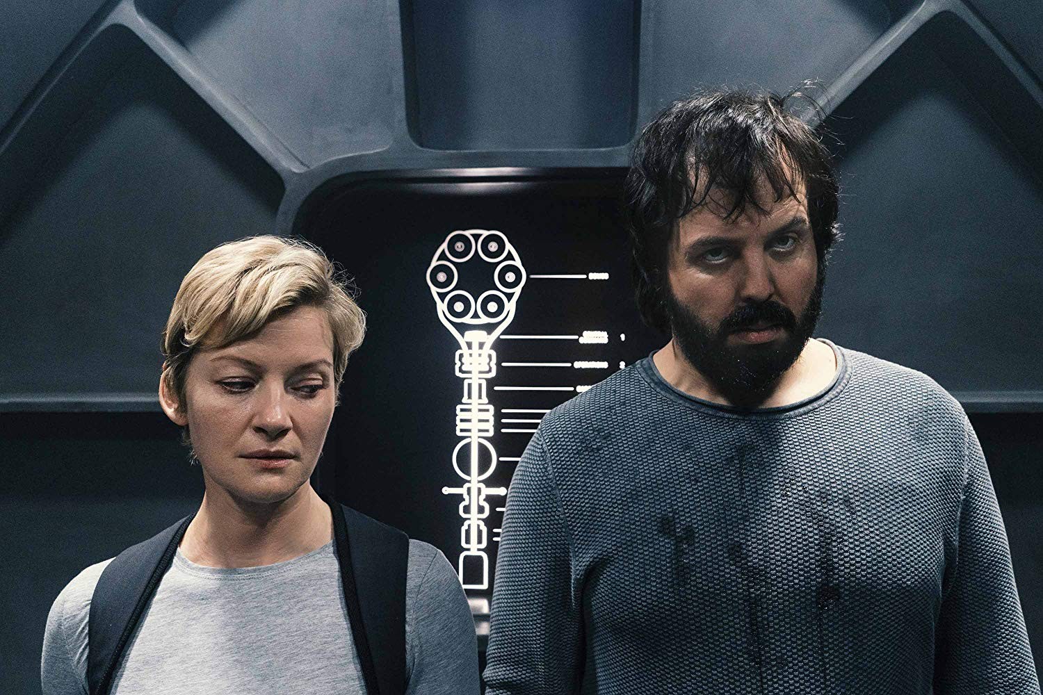 Сериал Летящие сквозь ночь (2018). Кадр N153575