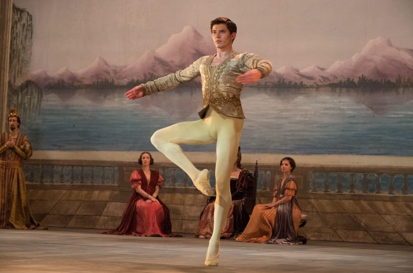 Фильм Нуреев. Белый ворон (2019). Кадр N154135