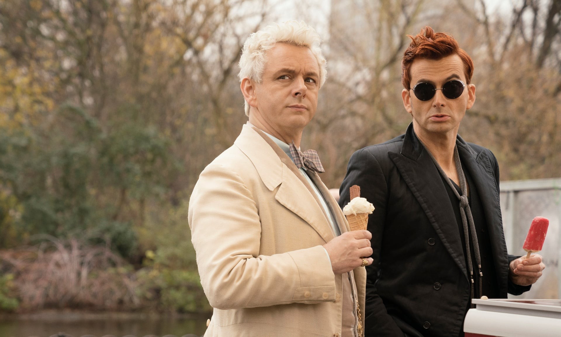 Сериал Благие знамения (2019-2024). Кадр N166171