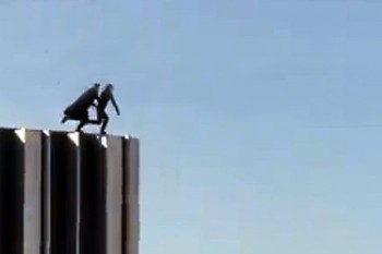 На съемках "Матрицы 4" каскадеры прыгнули с небоскреба