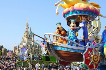 Walt Disney закрыла парки развлечений в Токио