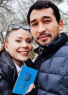 Секс-символ казахстанского кино Жандос Айбасов женился на русской красавице
