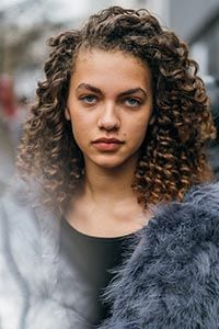 Элла Уокер (Ella Walker)