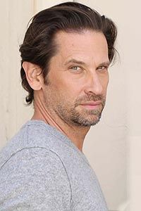 Роджер Ховарт (Roger Howarth)