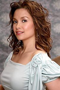 Лиа Салонга (Lea Salonga)