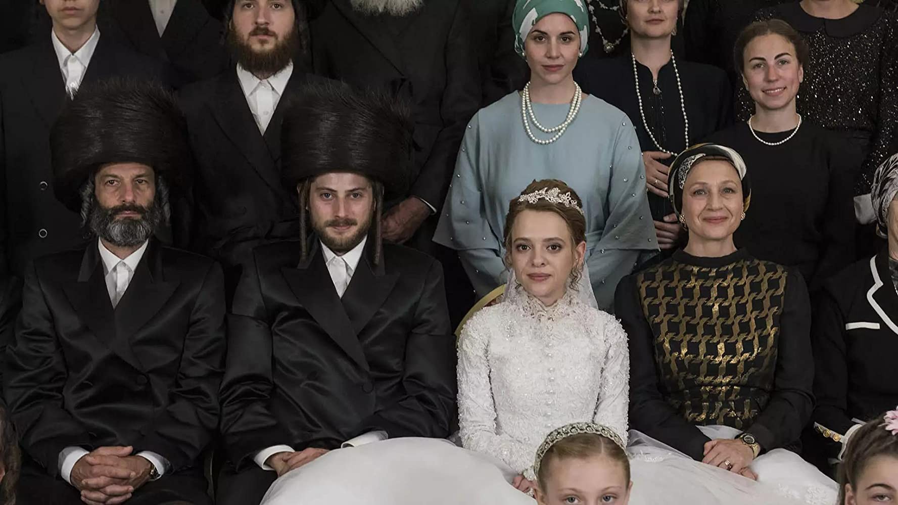 Сериал Неортодоксальная (2020). Кадр N170391