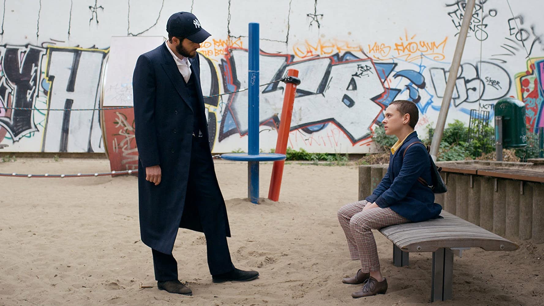 Сериал Неортодоксальная (2020). Кадр N170393