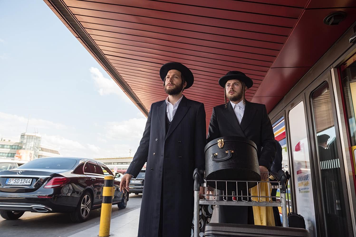 Сериал Неортодоксальная (2020). Кадр N170395