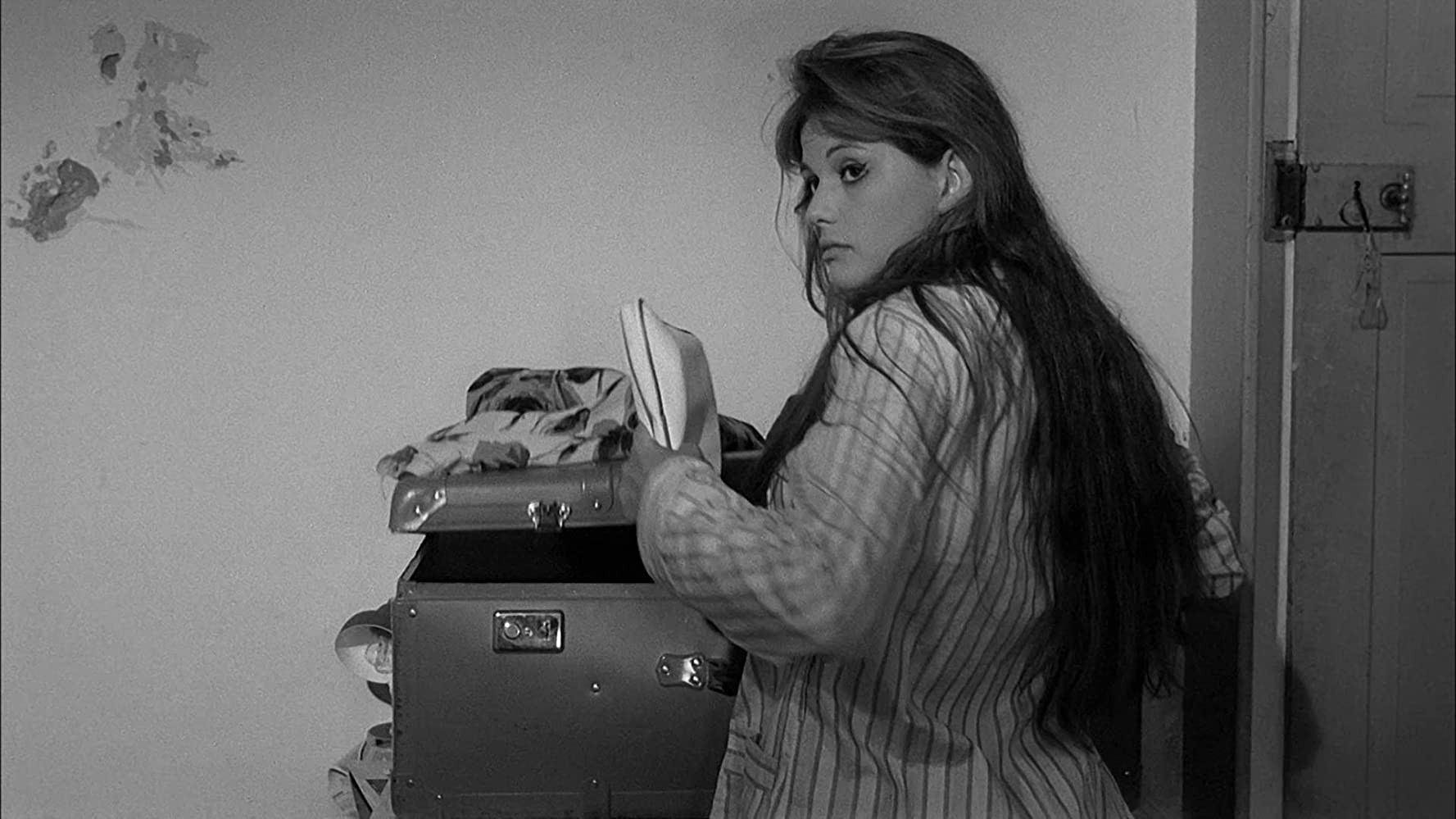 Кадр N174509 из фильма Девушка с чемоданом / La ragazza con la valigia (1961)