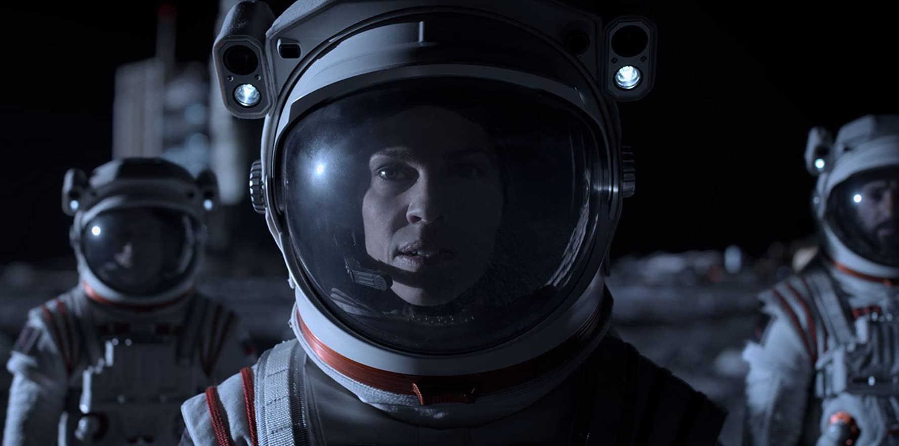 Сериал Вдали (2020). Кадр N174559