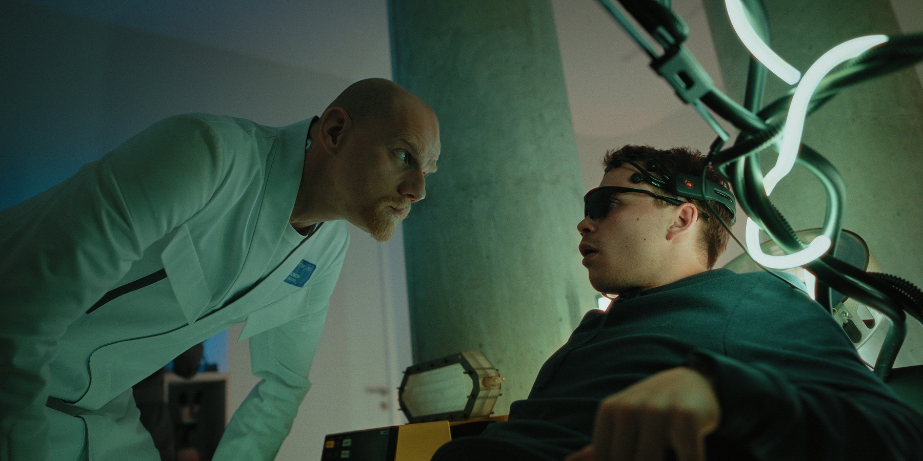 Сериал СГ: Слепоглухой/Супергерой (2020). Кадр N176764
