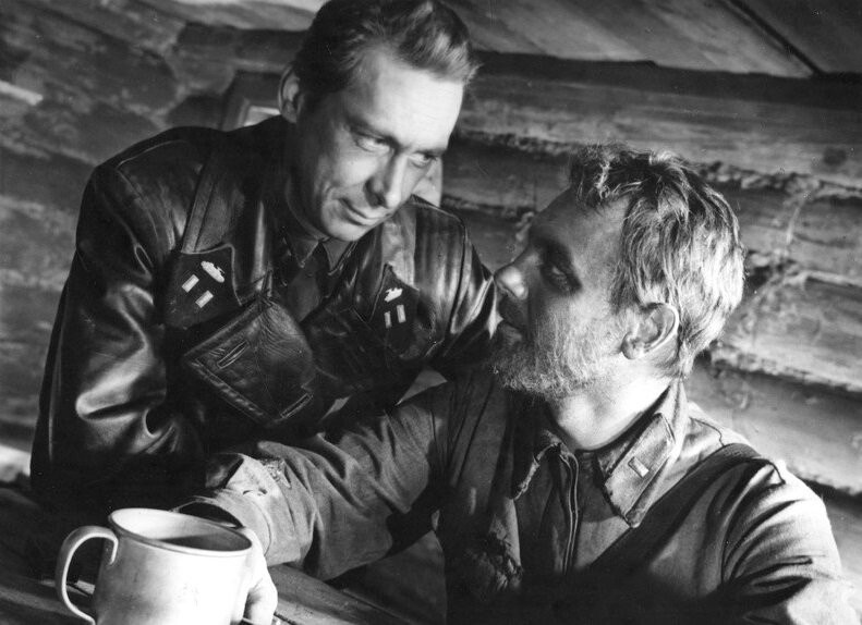 Фильм Живые и мертвые (1963). Кадр N187286