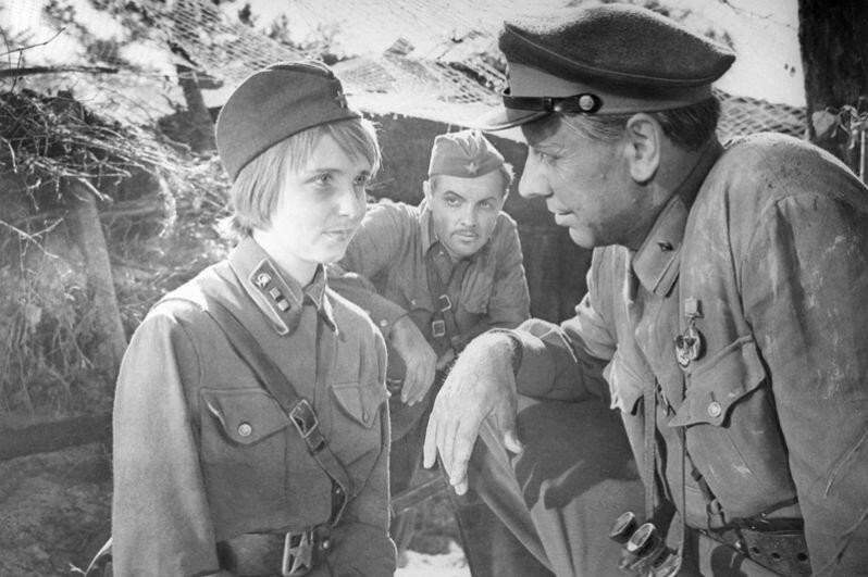 Фильм Живые и мертвые (1963). Кадр N187287