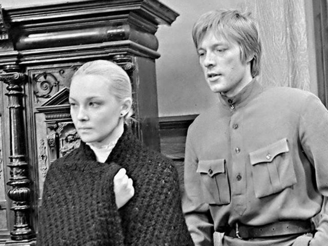 Сериал Рожденная революцией (1974). Кадр N187320