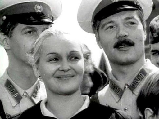 Сериал Рожденная революцией (1974). Кадр N187321