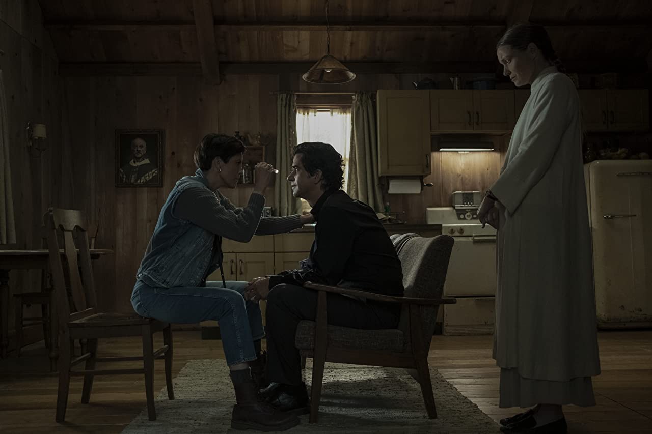 Сериал Полуночная месса (2021). Кадр N190171