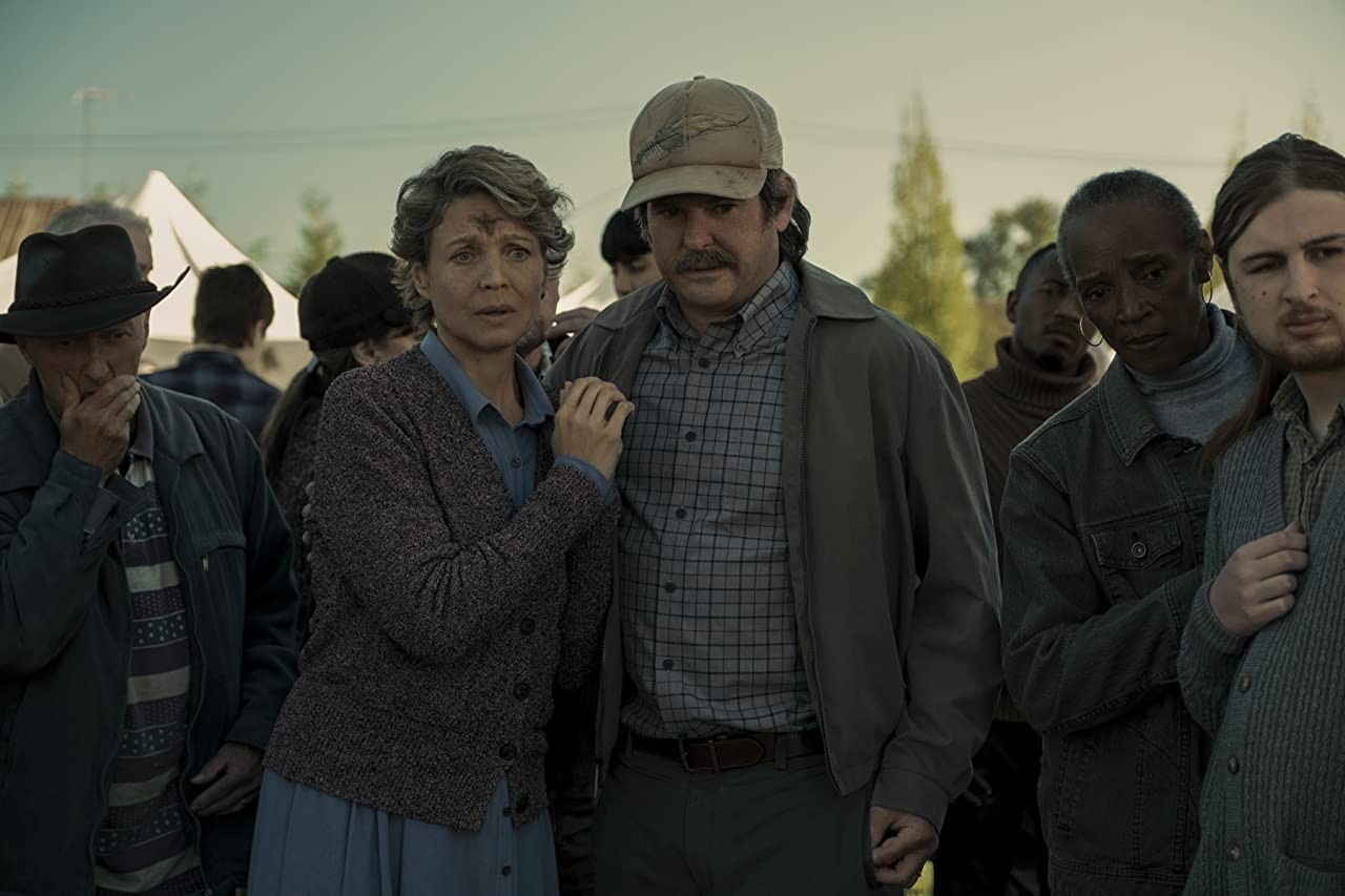 Сериал Полуночная месса (2021). Кадр N190178