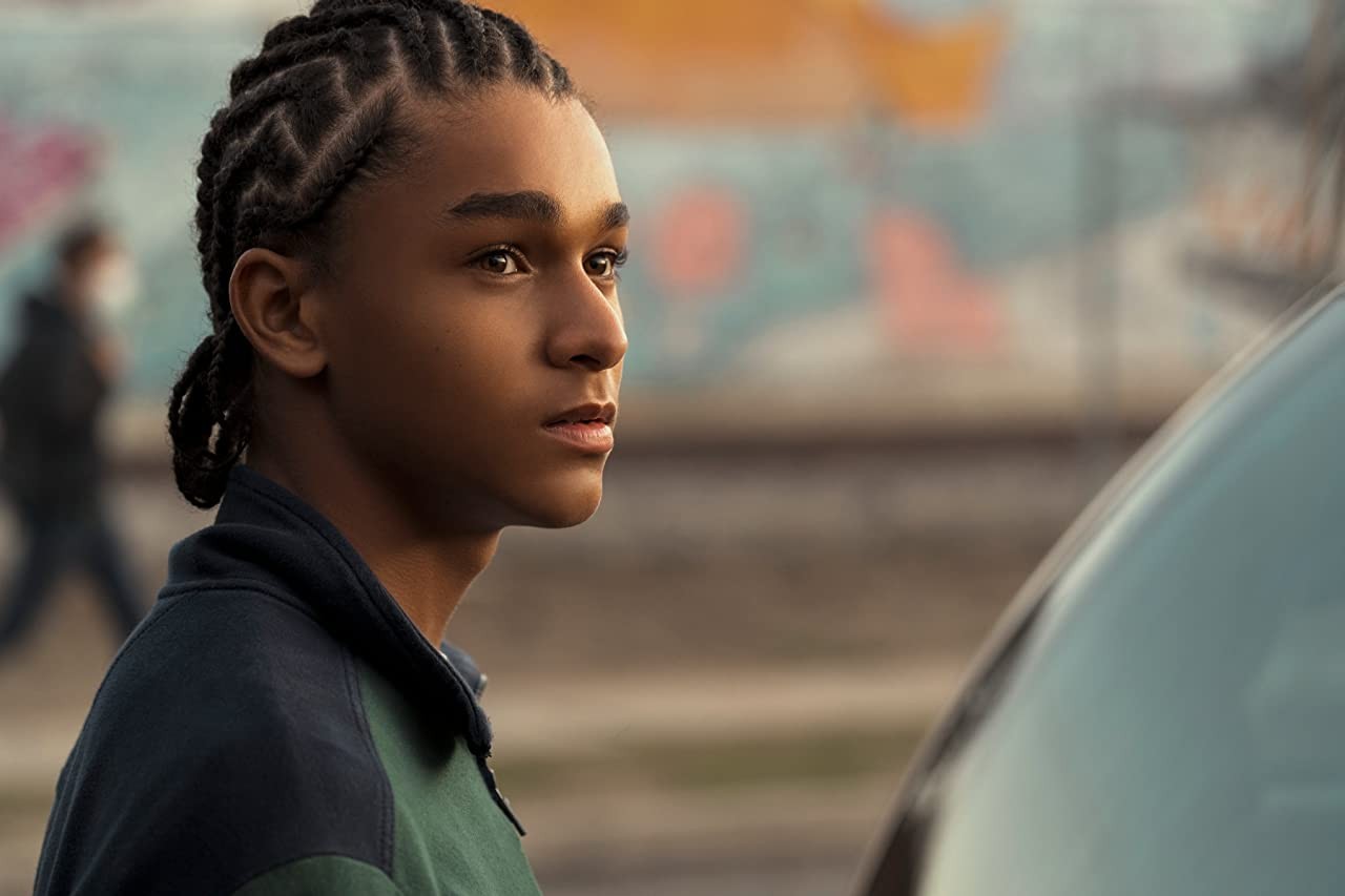 Сериал Колин: Черное и белое (2021). Кадр N192343