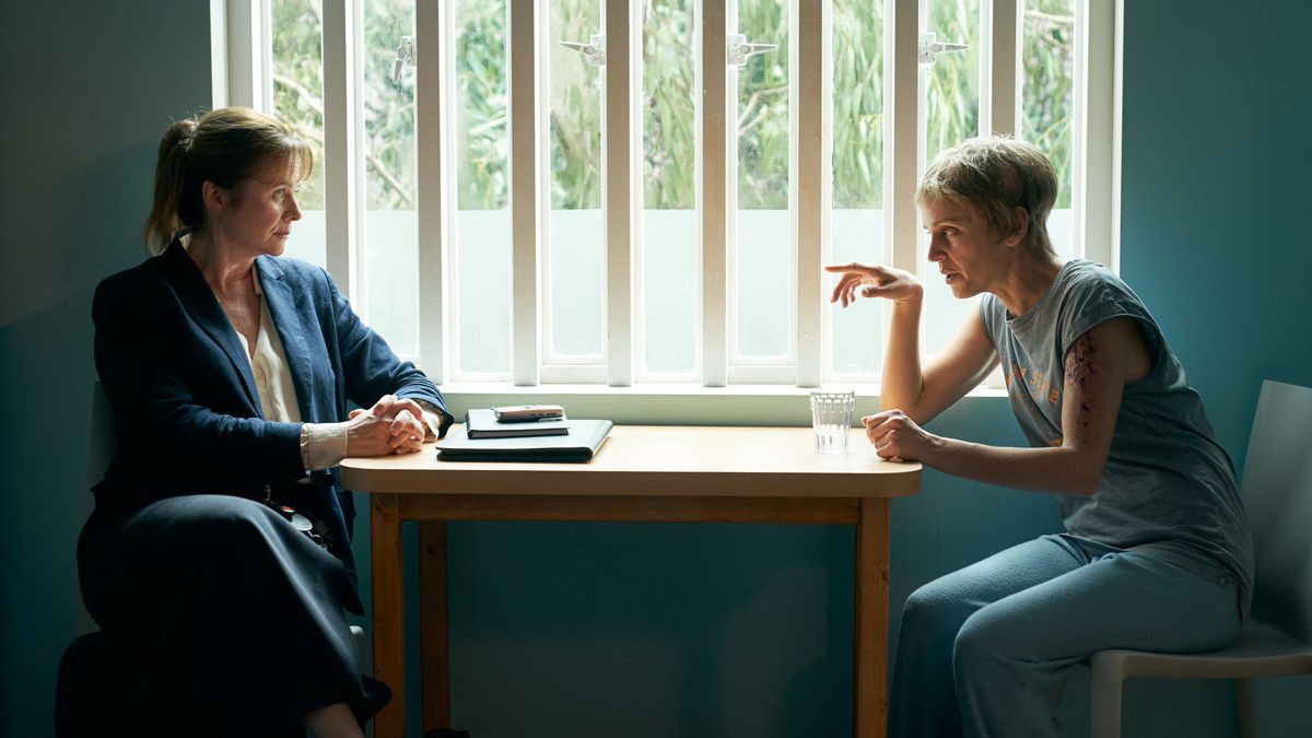 Сериал Слишком близко (2021). Кадр N185062