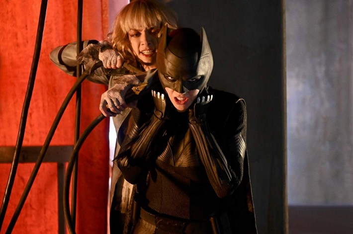 Warner Bros. закрыла Бэтвумен из-за нехватки денег на аренду